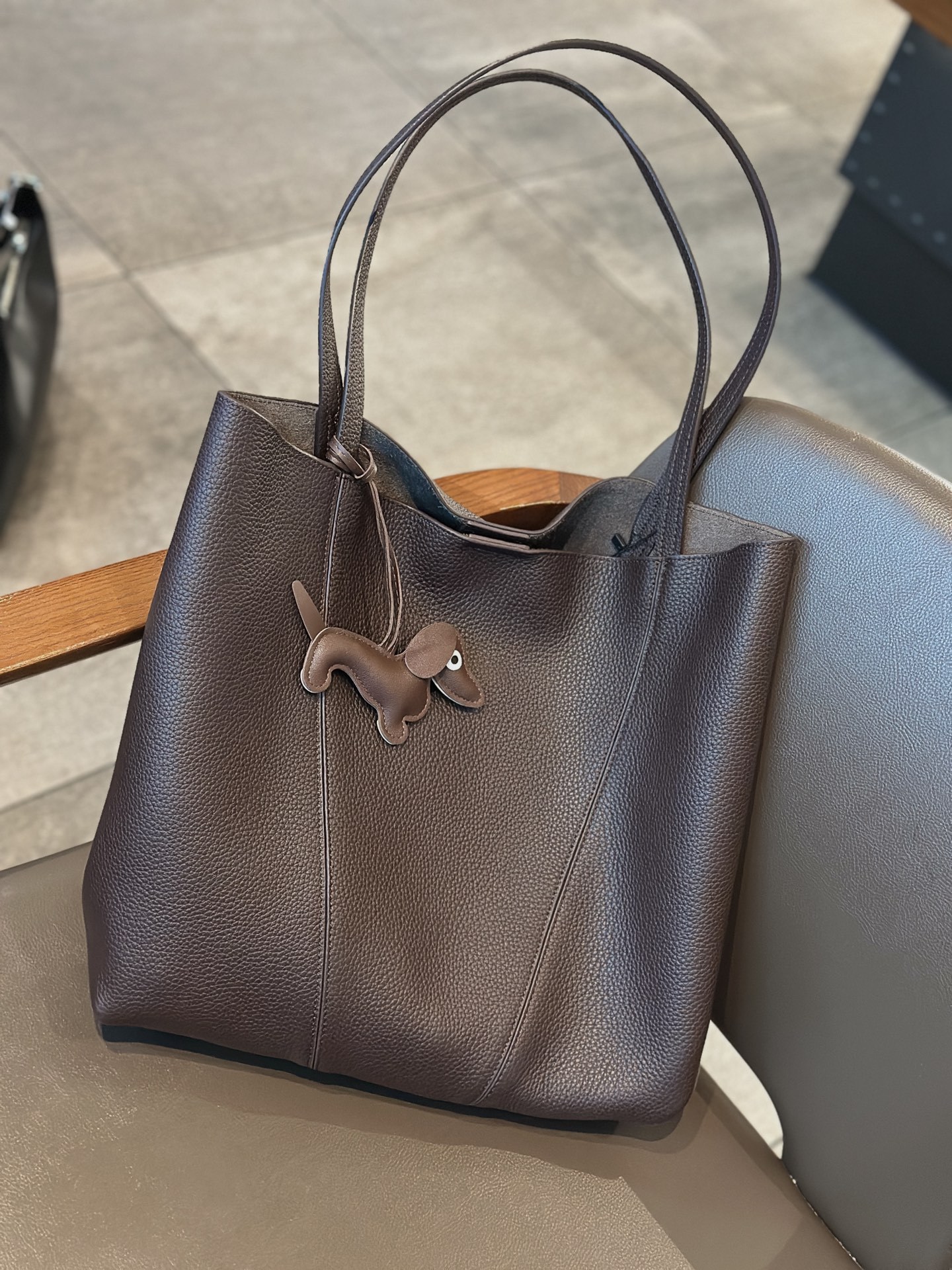 Top-grain Leather Tote Bag, High-end Feel, Large Capacity, Perfect For Commuting And Shopping, Casual And Minimalistic, Versatile Genuine Leather Mother-and-child Bag For Women - Image 7